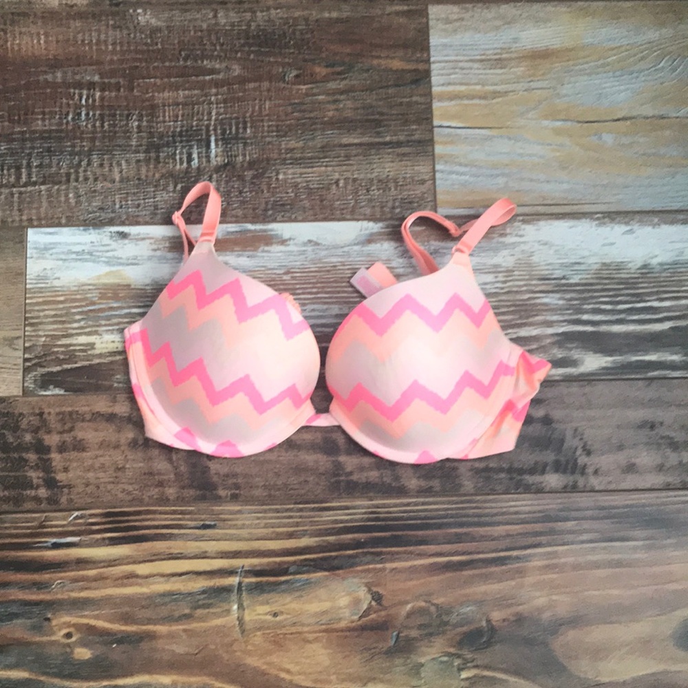 Victoria’s Secret 34D bra